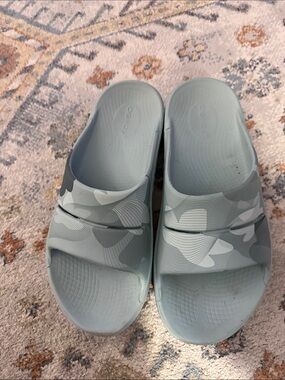 Oofos light blue camouflage Sandal